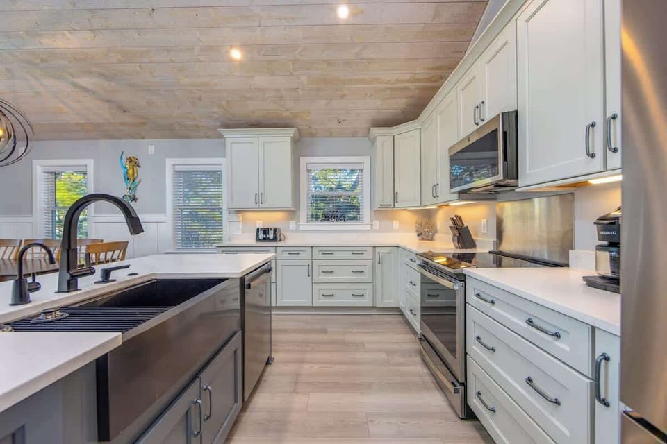 Updated Kitchen with Stainless Steels Appliances, Quartz Countertops, and Shaker Cabinets