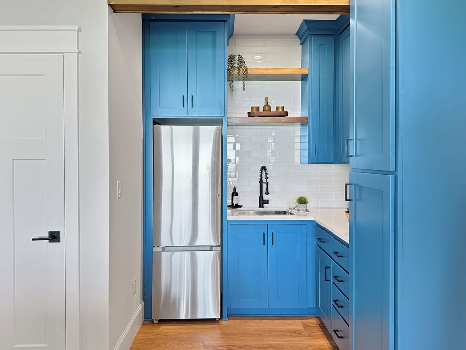 Compact kitchenette with hot plate, convection oven, and essentials.