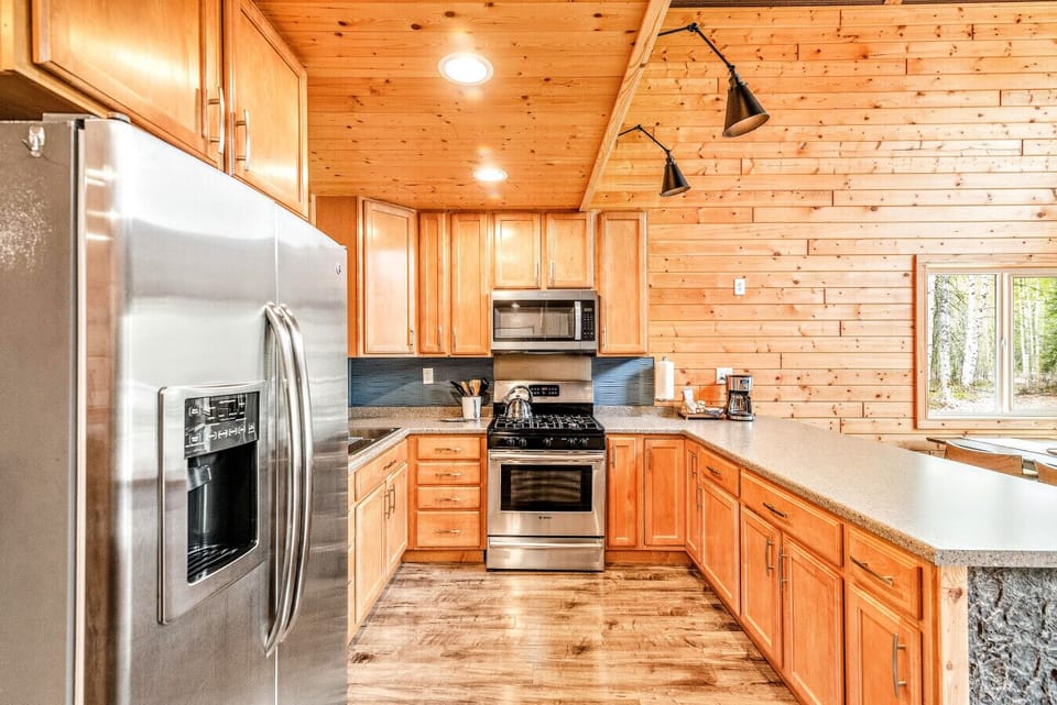 Enter the cabin into the kitchen