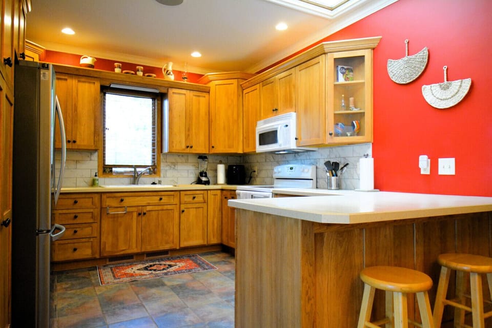 Kitchen (New Pictures Coming Soon!!)