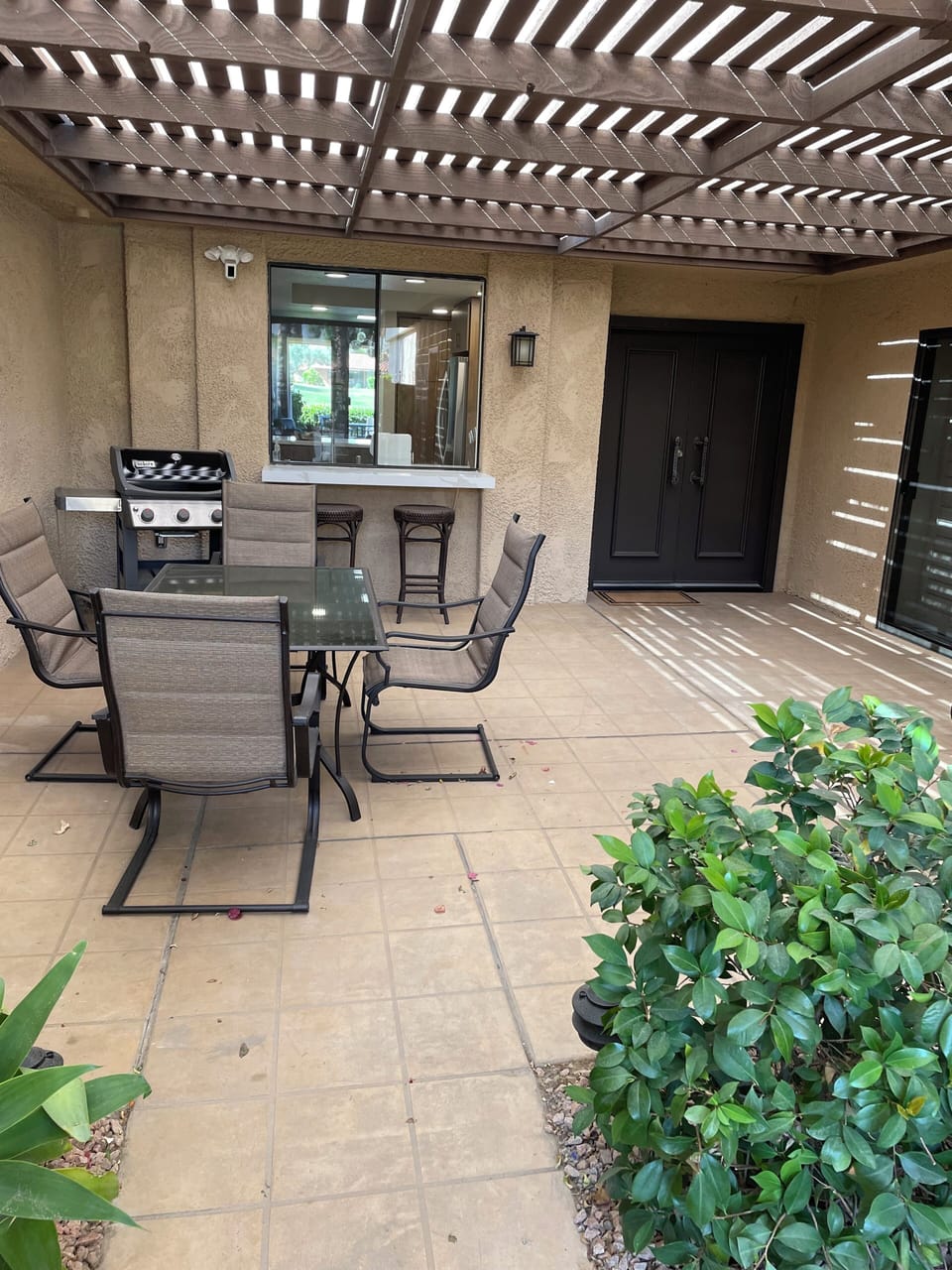 Outdoor dining