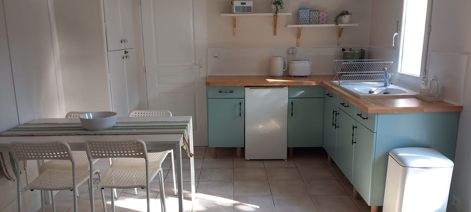 Gite kitchen and dining area