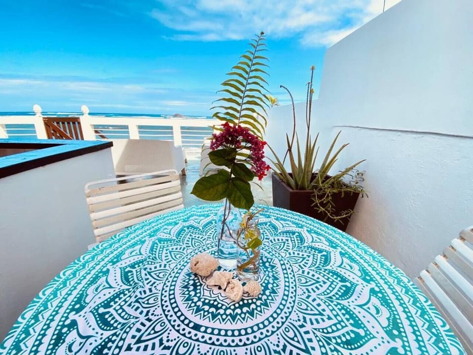 Wine, dine, cofee or tea looking at the beach.