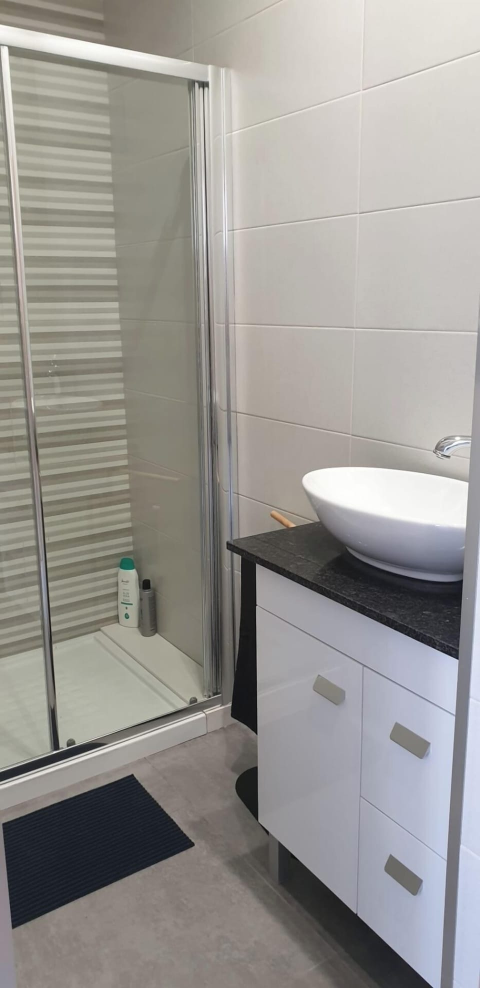 BATHROOM 2