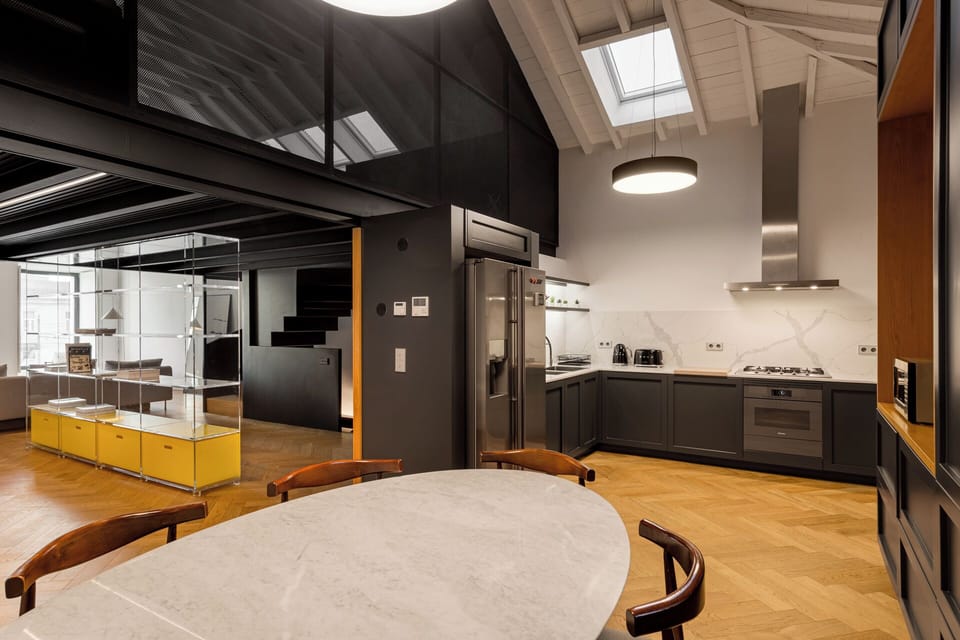Fully equipped kitchen with its own marble table 