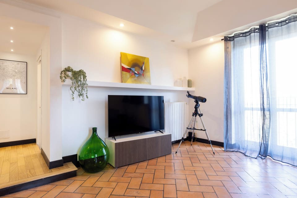 Room (9)