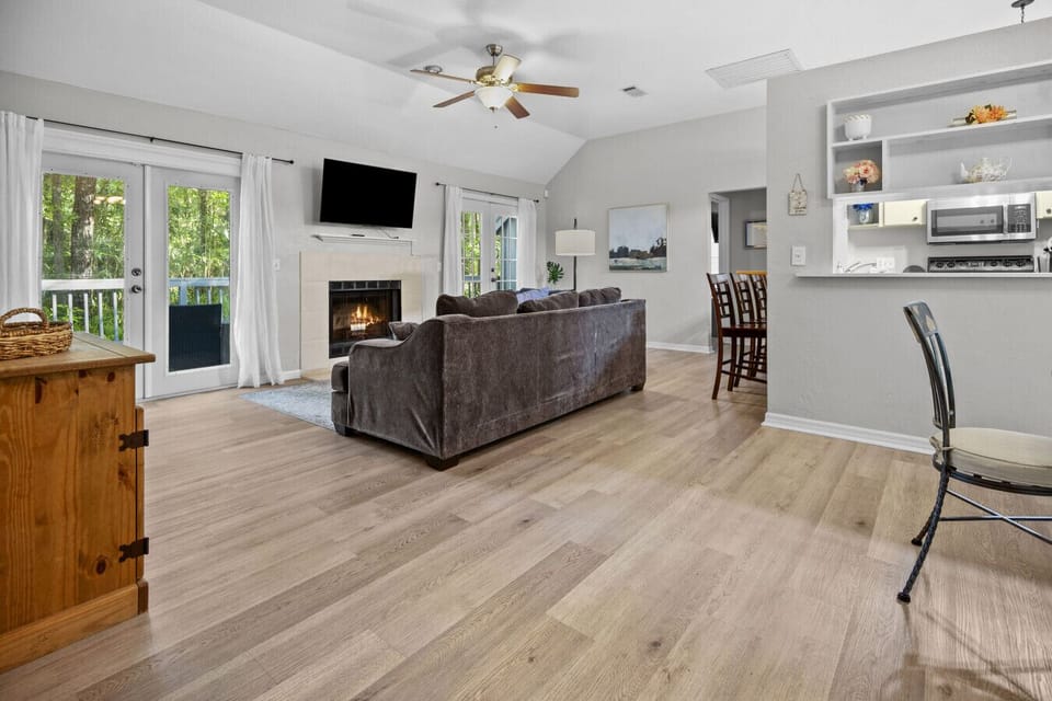The Bright and Airy Living Area - Large TV & plenty of comfortable seating