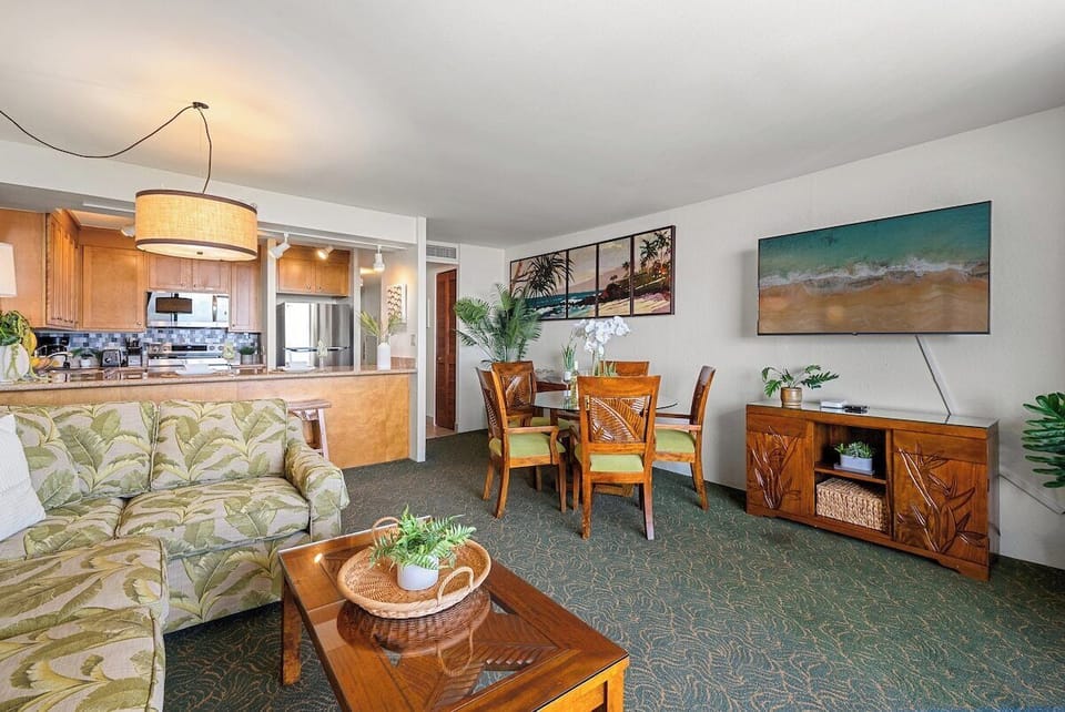 Kaanapali Shores 826 Perfect for relaxing by day and easily converting to a cozy bed at night