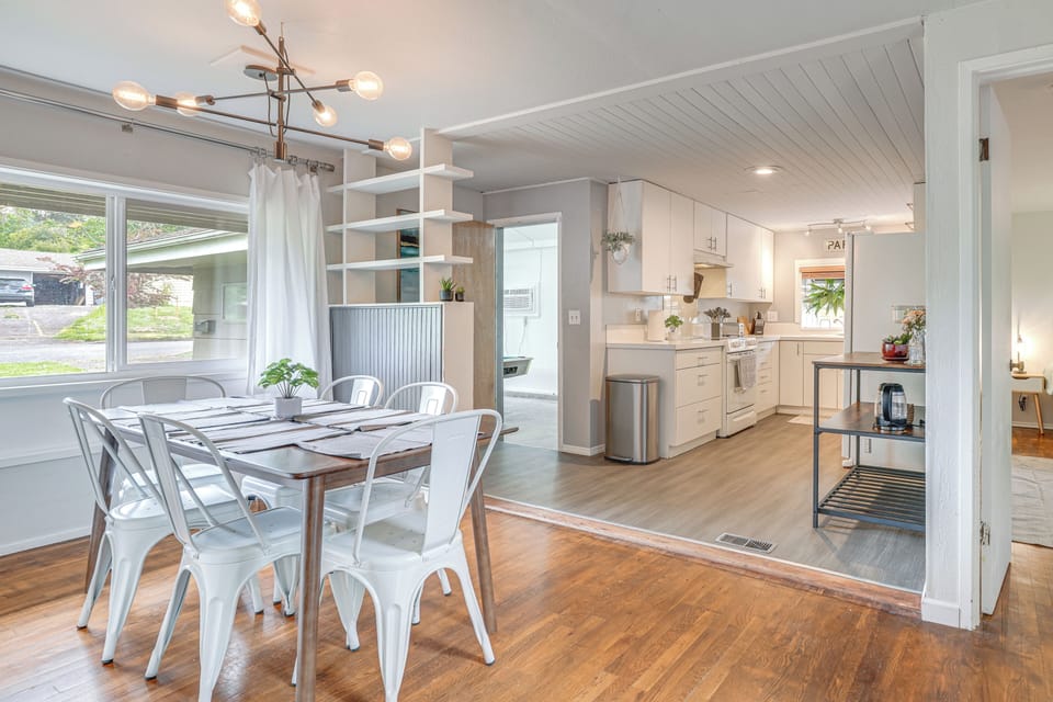 Dining Area & Kitchen | Dishwasher | Single-Serve Coffee Maker