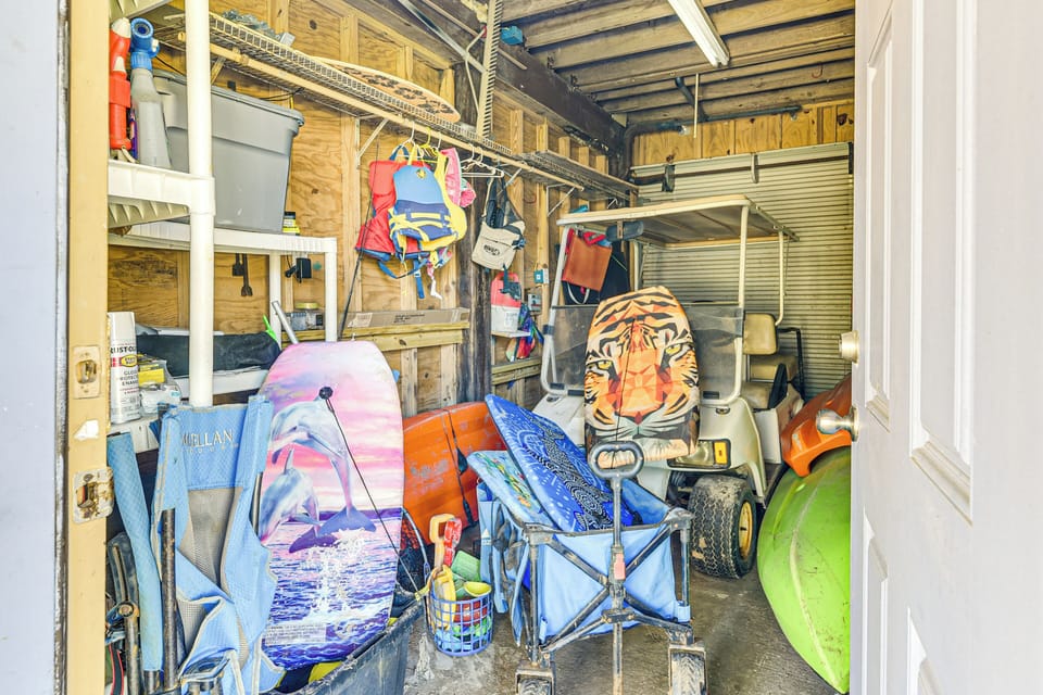 Beach Gear | Umbrella | Wagon | Toys | Kayaks | Boogie Boards | Life Vests