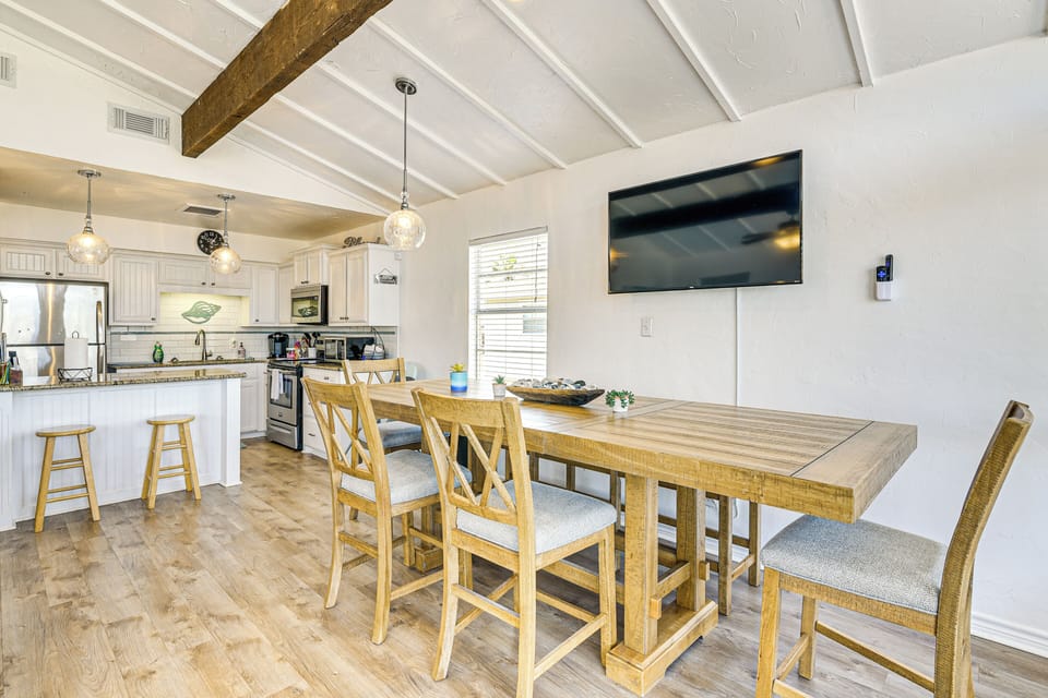 Dining Area | Dishware/Flatware