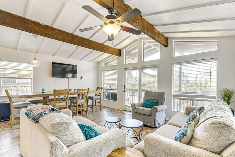 Freeport Vacation Rental | 3BR | 2BA | 1,190 Sq Ft | Stairs Required to Enter