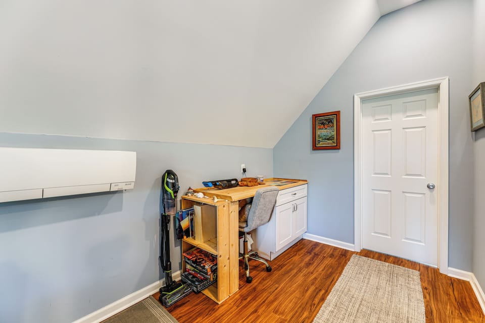 Workstation | Free WiFi | 3rd Floor