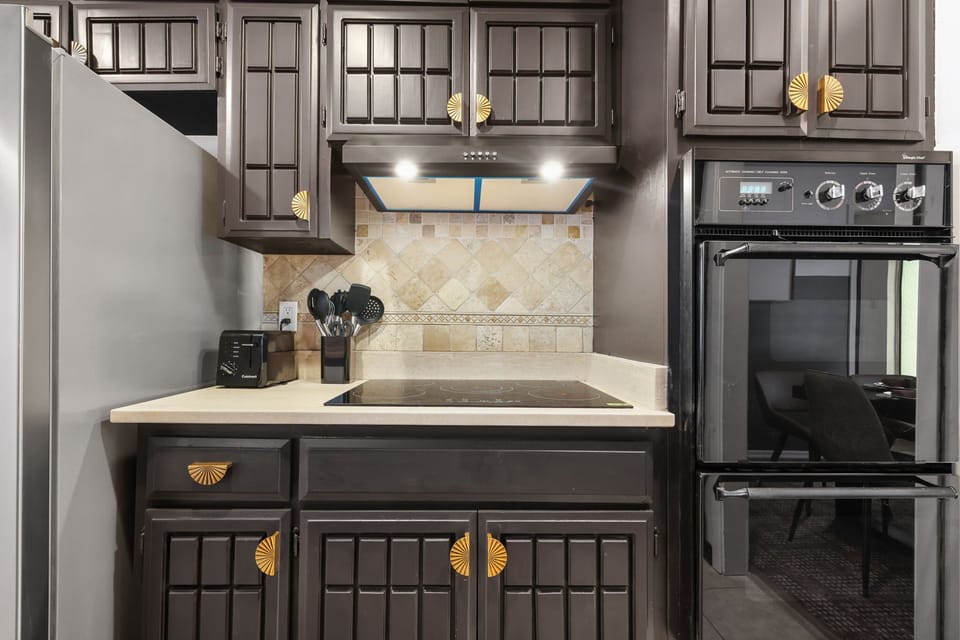 Enjoy plenty of storage with ample cabinetry and whip up culinary delights using top-of-the-line, high-end appliances.