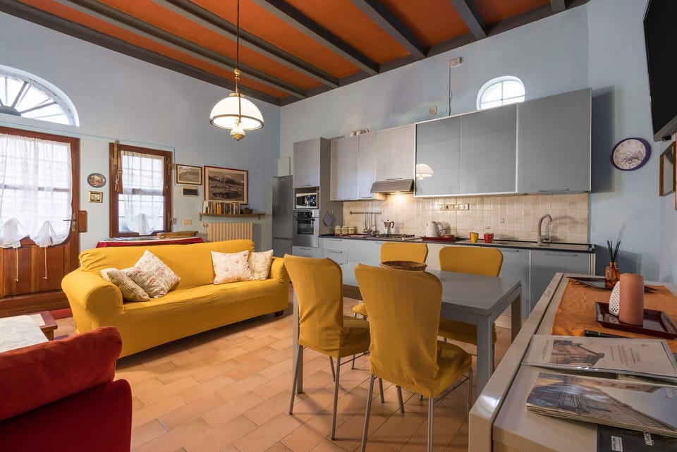 Autumn, Kitchen, Living Room, Spring, Summer