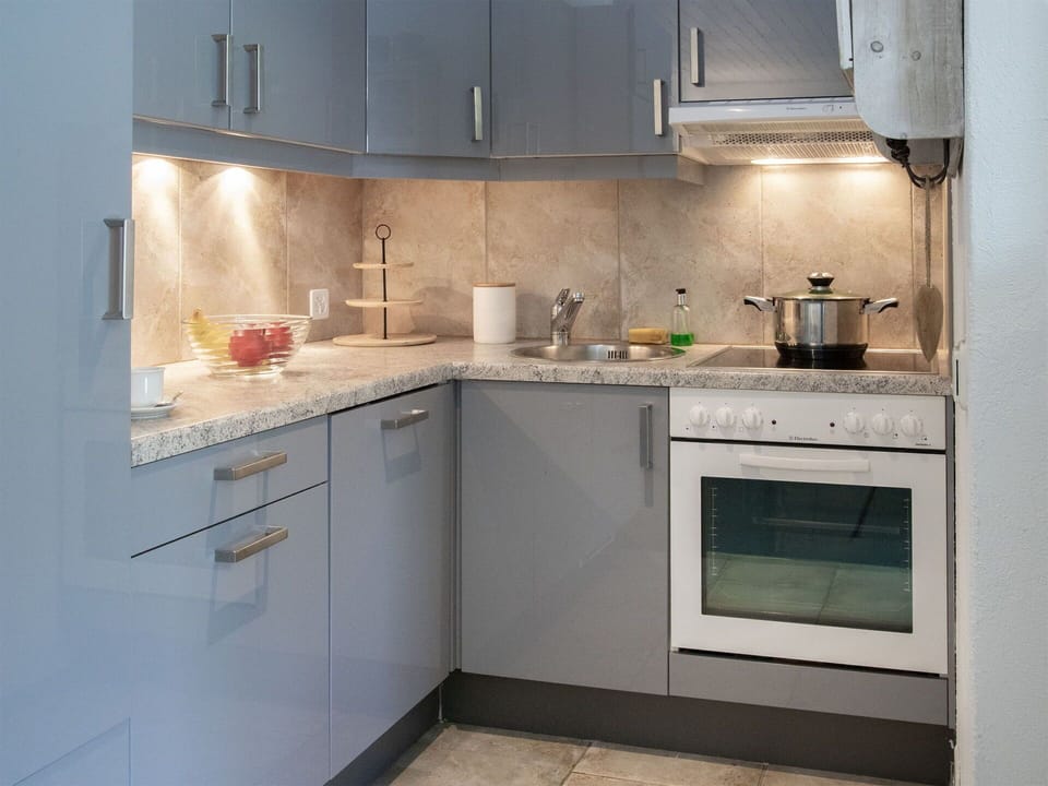 Kitchen Appliance, Kitchen, Countertop, Cabinetry, Major Appliance, Furniture, Interior Design, Flooring, Home Appliance, Wood