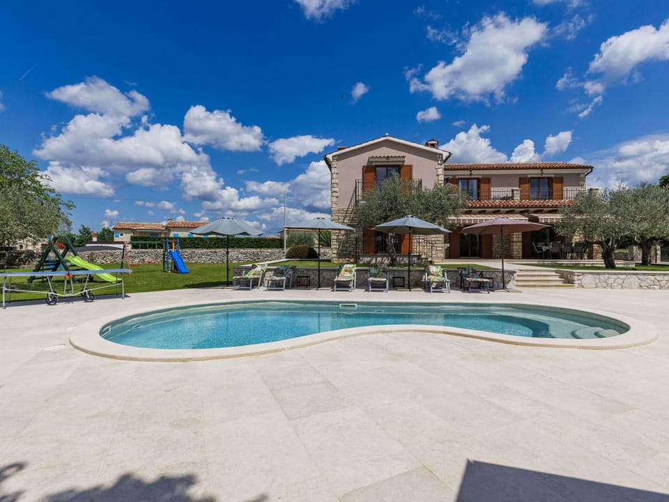 Shrub, Residential Area, Home, Estate, Garden, Lawn, Landscaping, Yard, Mansion, Villa