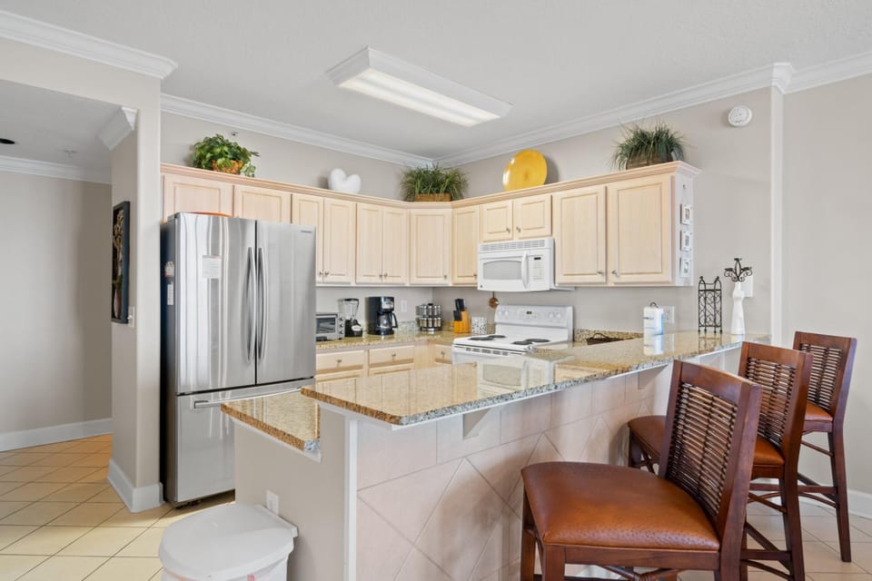 Kitchen with Breakfast Bar