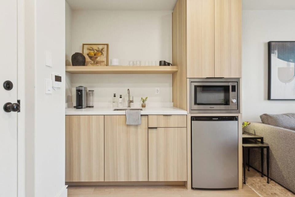 Kitchenette with Nespresso Coffee Machine, microwave and Mini Fridge - No Stove