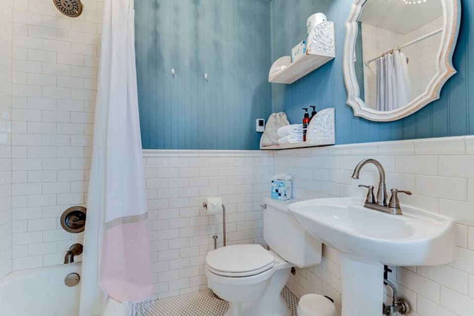 Jennifer Bathroom