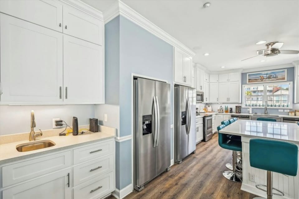 All modern appliances to make meal preparation a breeze.