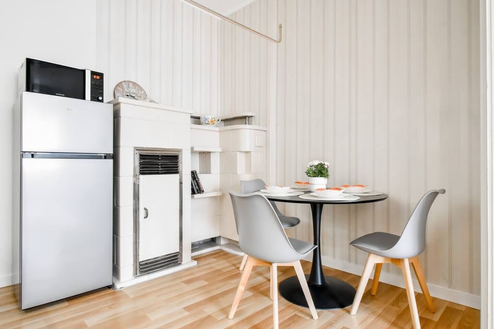 An open-plan space that connects the kitchen and dining area, perfect for morning coffee or a quick snack.