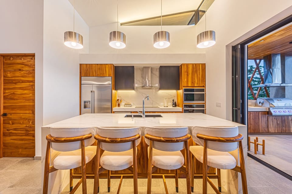 Bar & Kitchen