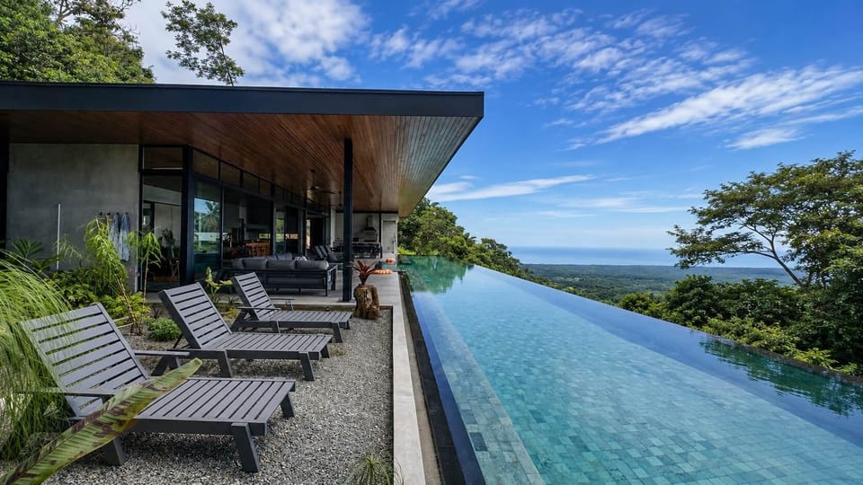 Casa Colibri Pool and View