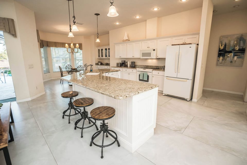 Gulfcoast Oasis Kitchen Island Dining Space