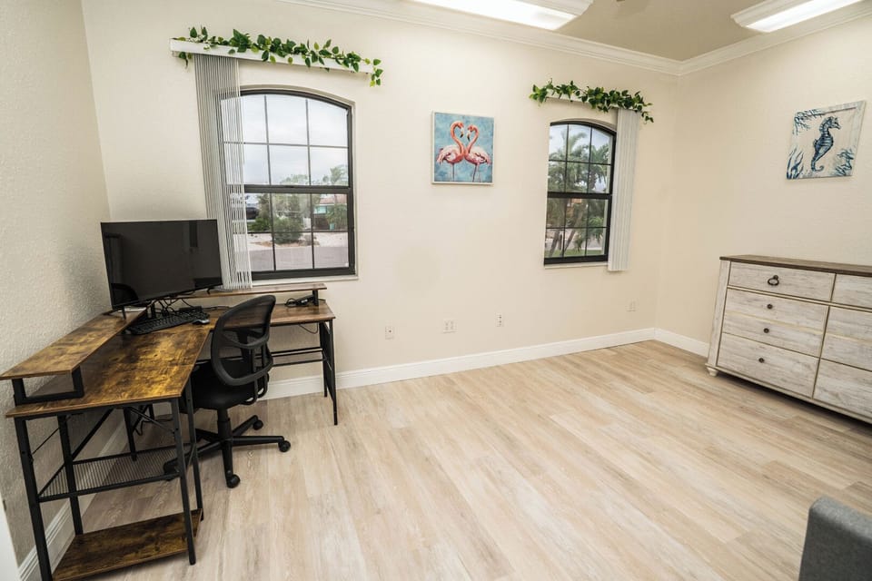 Apollos Anchor Bedroom Office