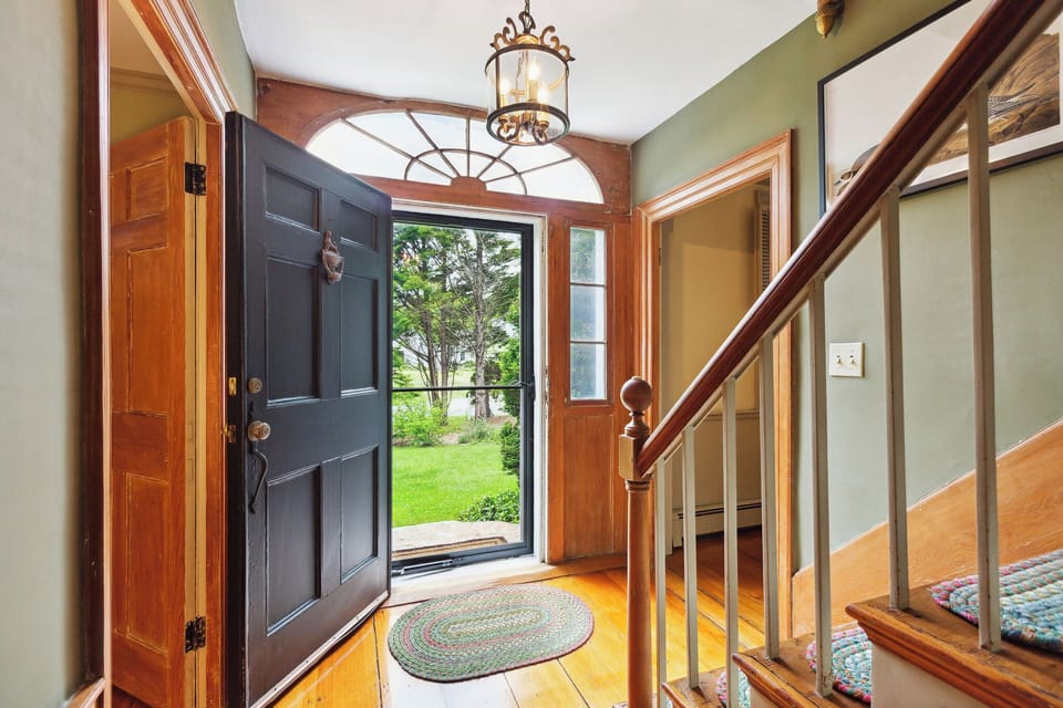 Main House: Hallway 