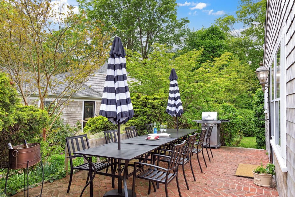 Main House: Patio - dining table w/ seating for 10 guests, umbrella & grill. 