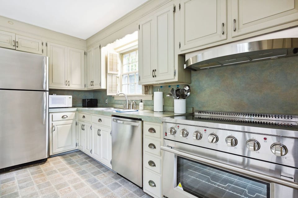 Main House | Fully stocked kitchen