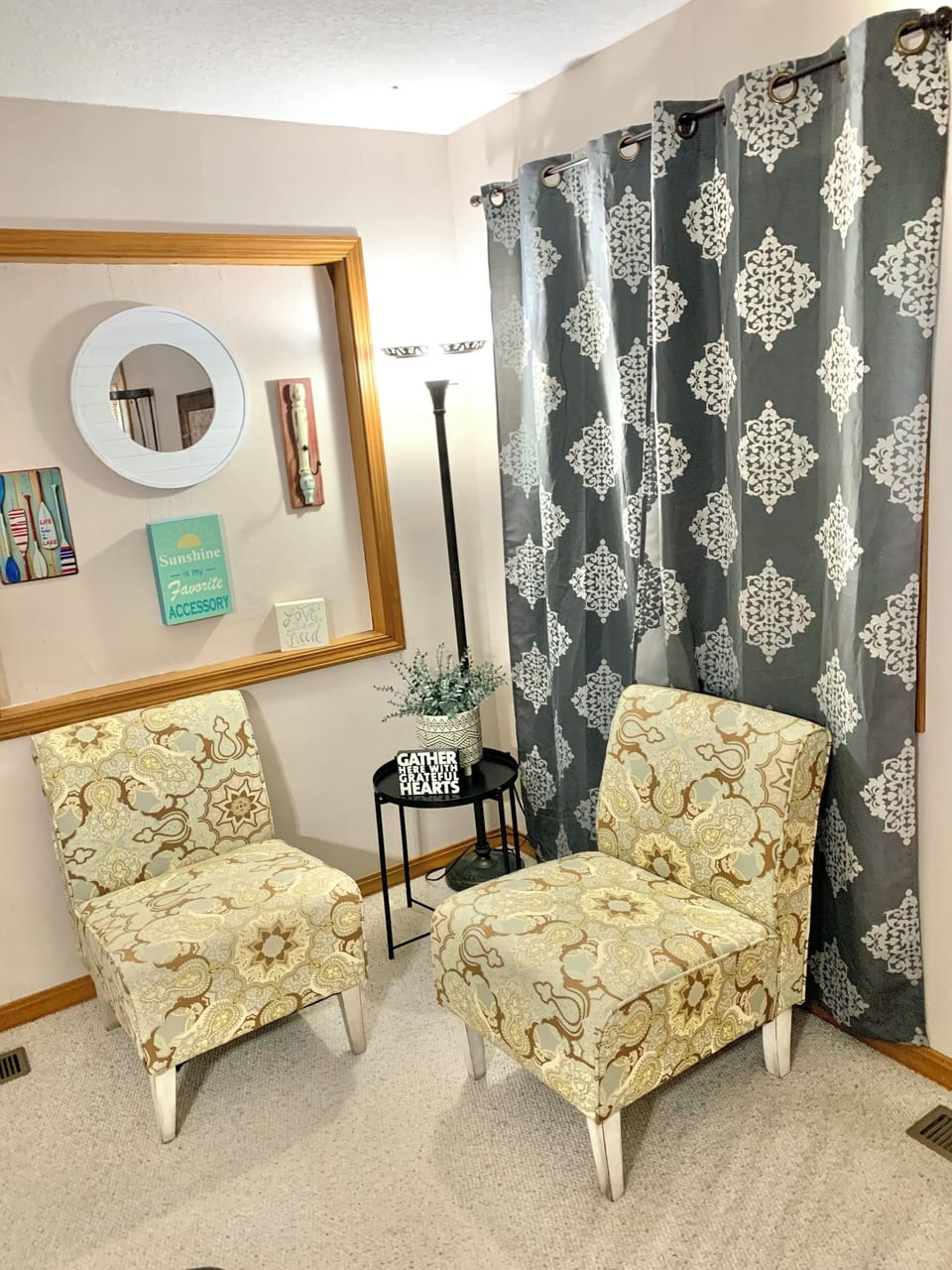 Dining room sitting area 