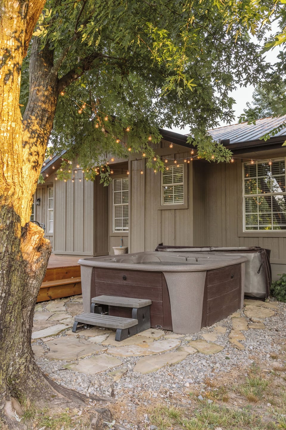 Outdoor spa tub