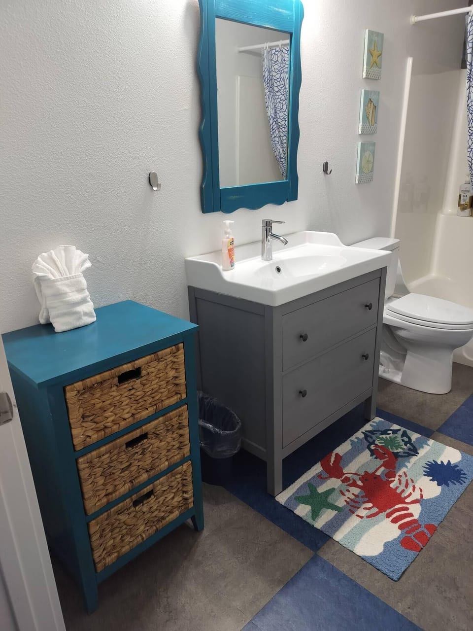Master bath with tub