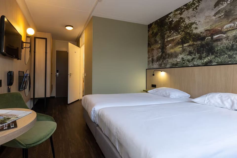 Unit with 2 Twin size beds