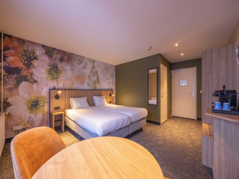 Unit with Large Twin bed