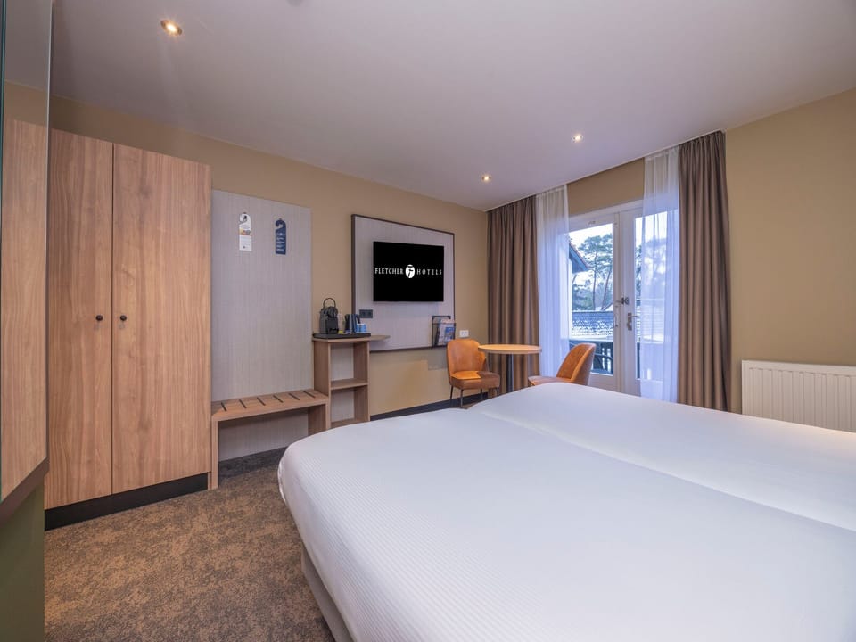 Unit with Large Twin bed