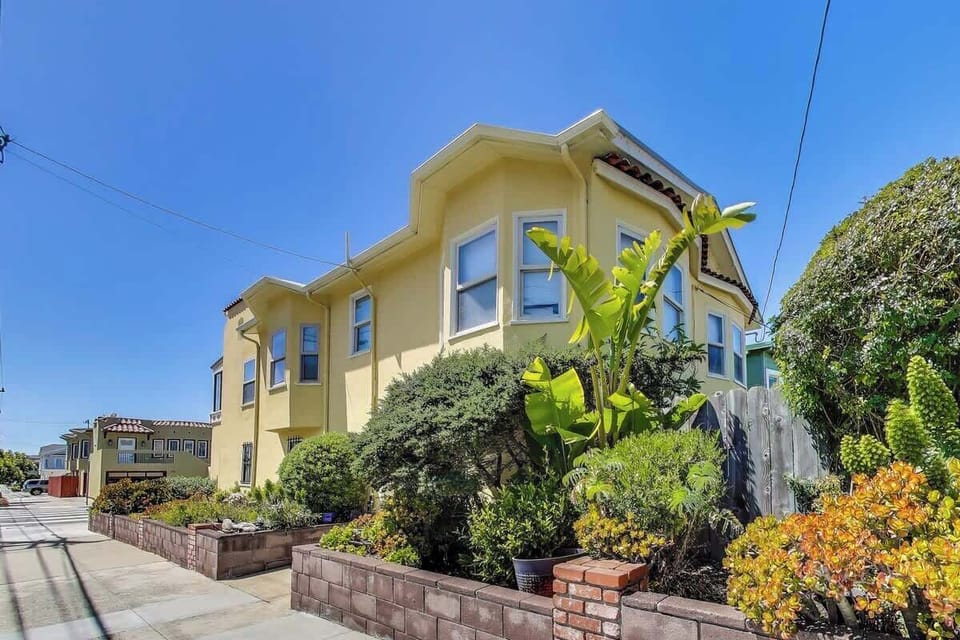Your private studio is in the lower/ground floor level of this very standard San Francisco Sunset District home.  Just one block from Golden Gate Park.