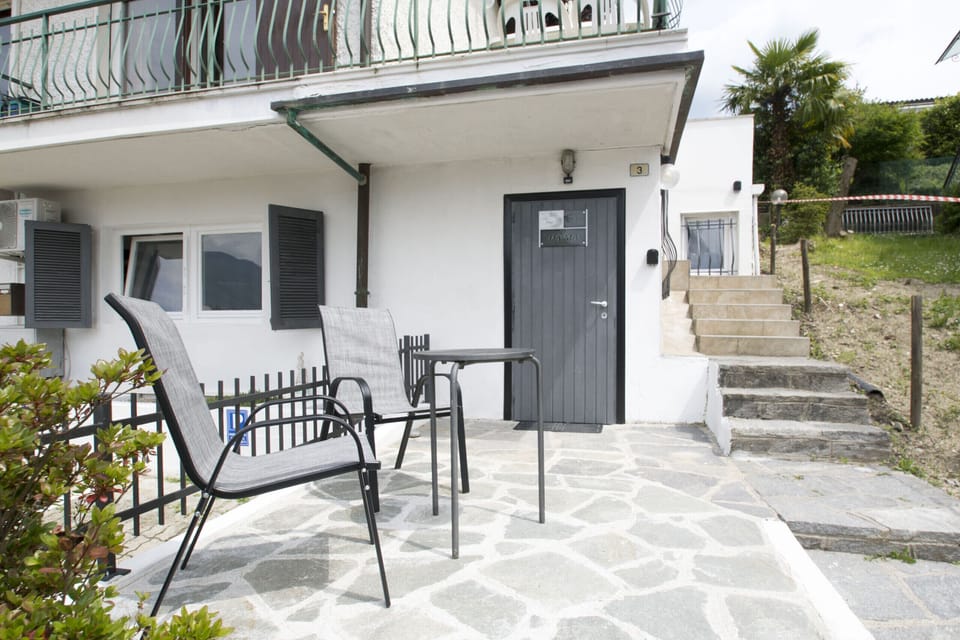 Terrace with open views of the landscape.