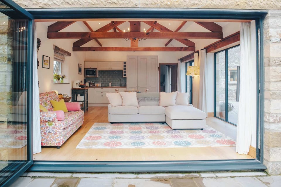 Stunning open living space, with natural lighting, cosy furniture and a Smart TV with Netflix included.