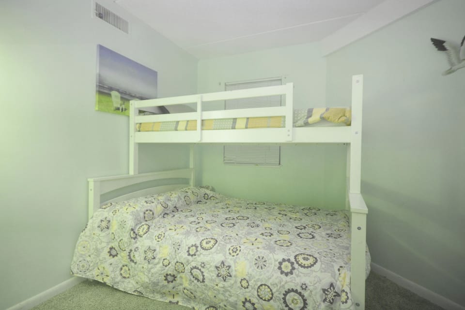 PYRAMID-BEDROOM