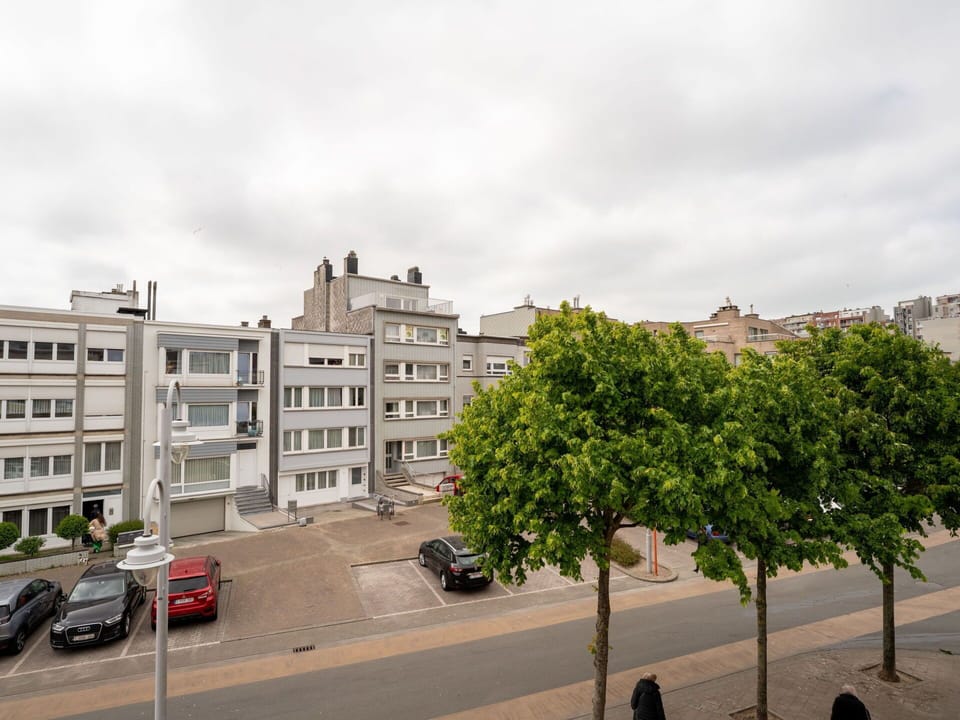Sky, Building, House, Roof, Home, Cottage, Residential Area, Door, Human Settlement, Rural Area