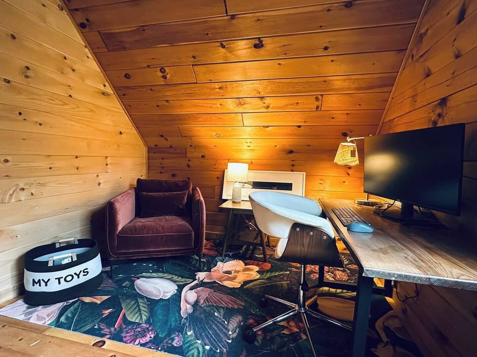 Dedicated working space and extra comfortable seating area. This area doubles up as a play a corner to read your favorite book.