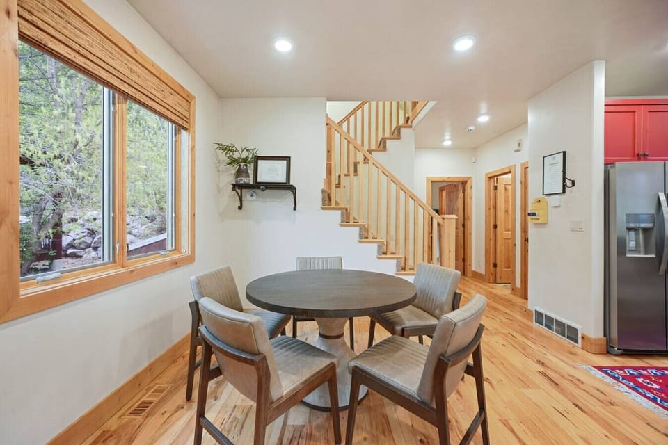 Enjoy meals in a bright dining area with stunning views of the surrounding nature.