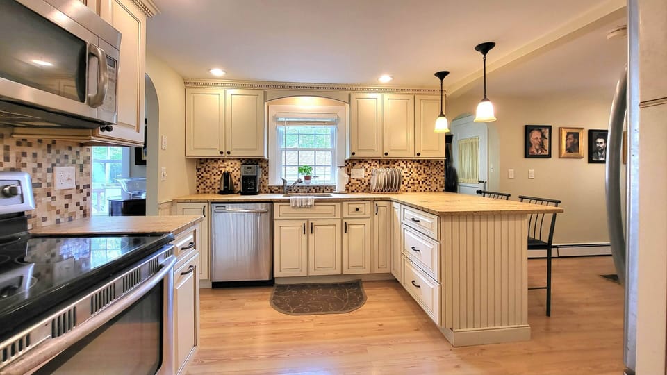 Kitchen with counter dining