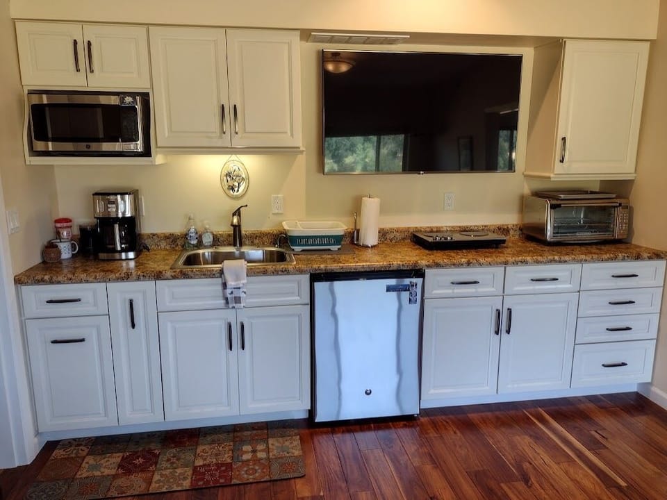 Fully equipped kitchenette and lg. TV in the central room.