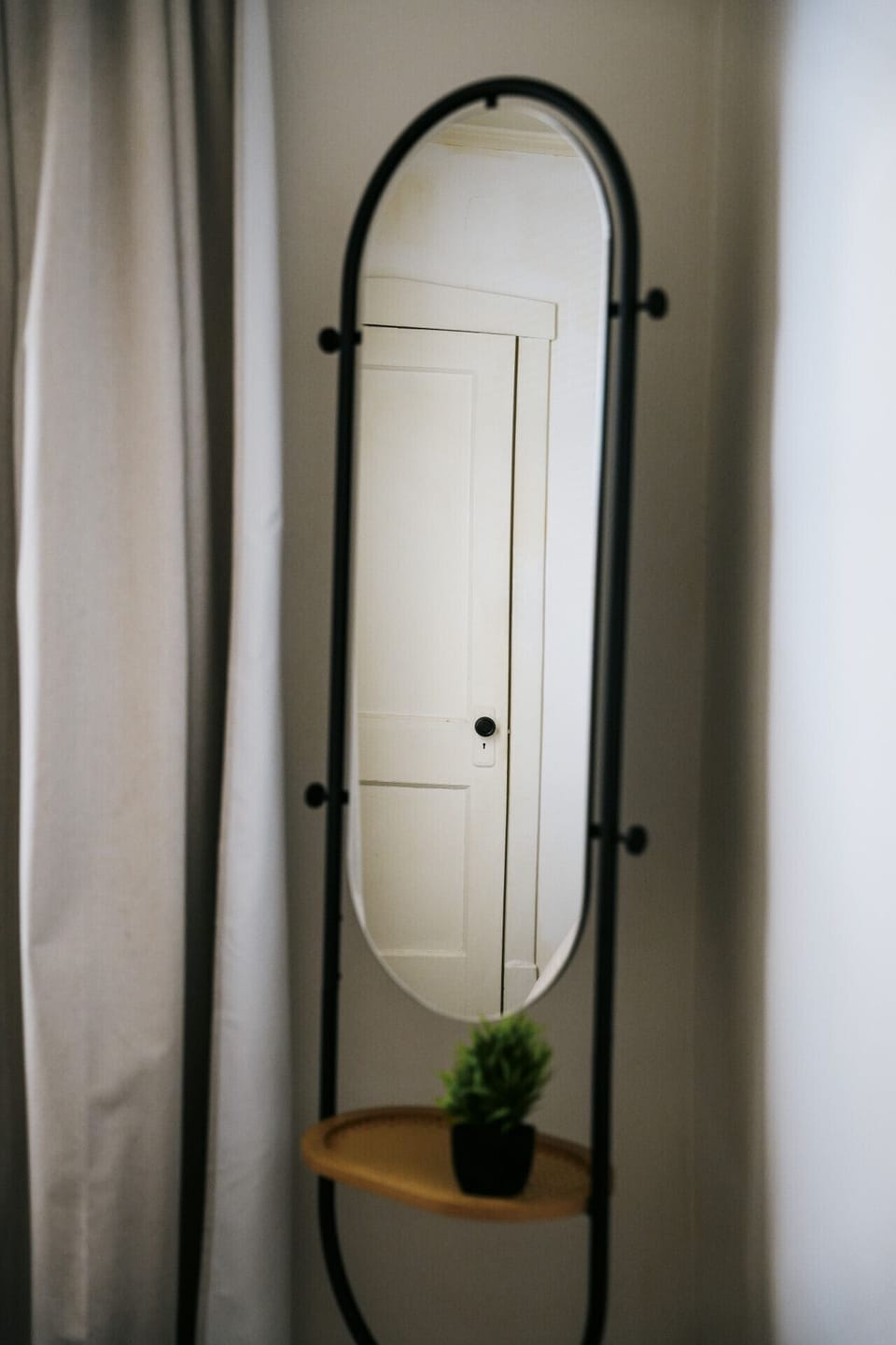 🛌🏻 Bedroom 2: Queen bed ✔️ Full body mirror