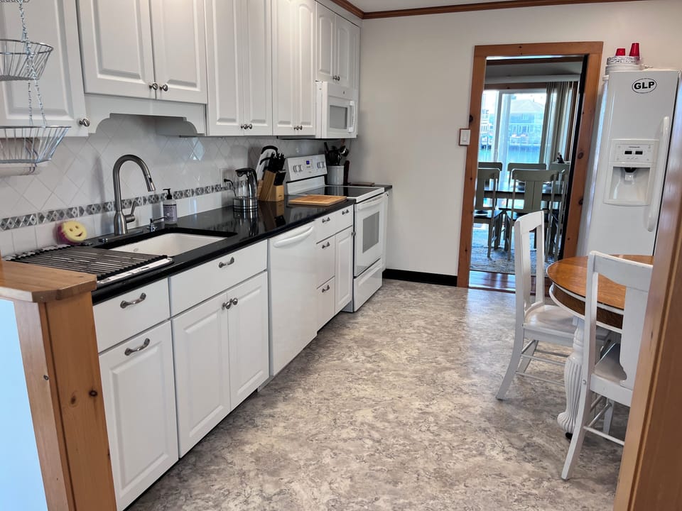 Large eat in kitchen